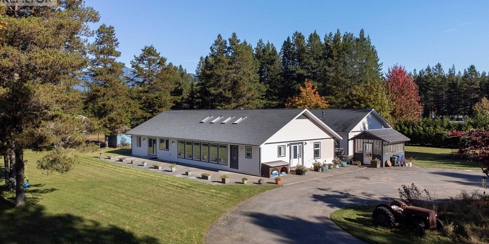 5134 SOUCIE AVENUE Terrace Photo 2 5134 SOUCIE AVENUE Terrace Photo 2